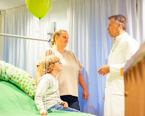 Prof. Dr. Clemens Tempfer informiert Interessierte