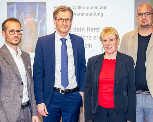 Priv.- Doz. Dr. Hans-Jörg Hippe, Charis Gkalapis und Holger Priebe-Brämer sowie Eva Eigenbrod