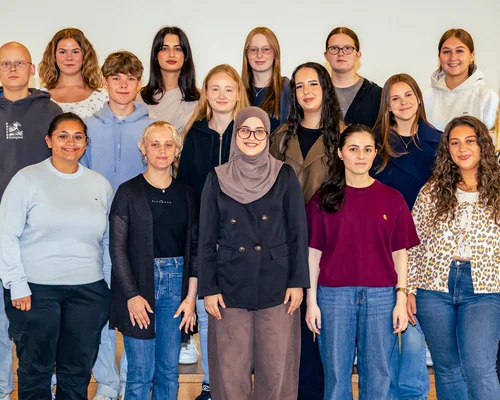Am 1. August 2025 begrüßte die St. Elisabeth Gruppe 23 neue FSJler und Jahrespraktikanten.